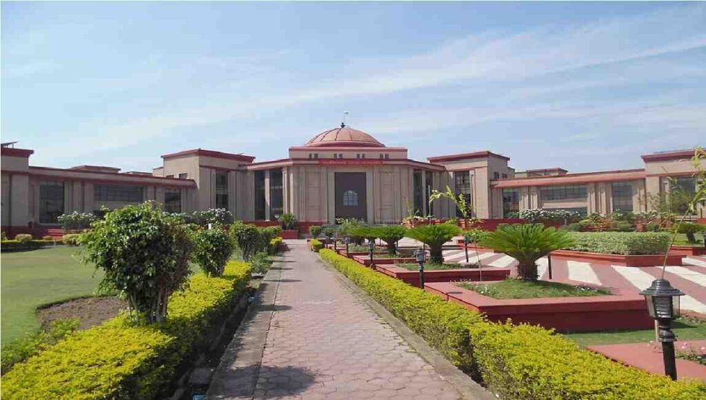 CG High Court News : पंचायत से रिटायर कर्मचारियों की पेंशन पर हाईकोर्ट का फैसला, सभी याचिकाएं हुईं खारिज High Court Summer Vacation 2026