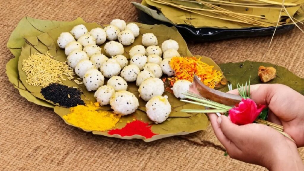 Pitru Paksha : क्या पितृ पक्ष में मृत्यु होने से मिलता है मोक्ष? जानें गरुड़ पुराण में क्या है मान्यता