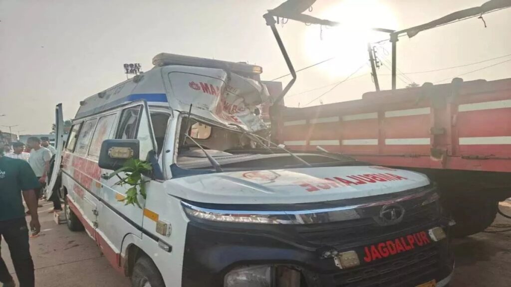 CG Road Accident : शव लेकर जा रही एम्बुलेंस बनी हादसे का शिकार, नर्स की मौत’ सूरजपुर में बाइक दुर्घटना में युवक की गई जान