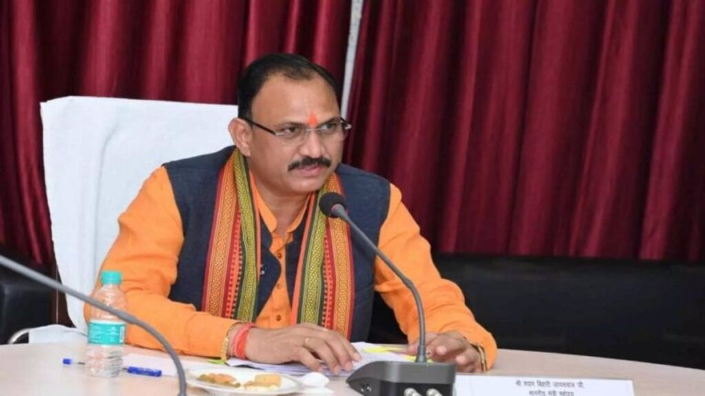 CG News : आयुष्मान योजना में अनियमितताओं पर स्वास्थ्य विभाग सख्त, 17 अस्पतालों की होगी जांच, दोषियों पर कार्रवाई के संकेत