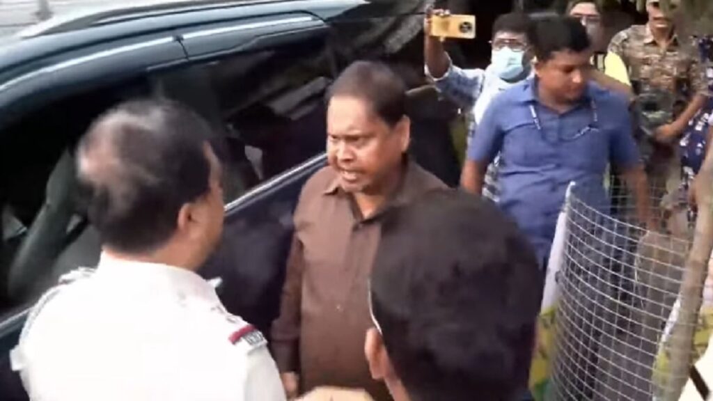 West Bengal Bypolls 2026 : मतदान के बीच हुमायूं कबीर हिरासत में, पार्टी कार्यालय से उठाकर ले गई पुलिस