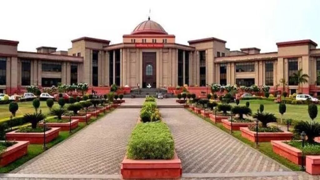 High Court Order: हाईकोर्ट के आदेश की अनदेखी पड़ी भारी, आबकारी कमिश्नर समेत 2 अफसरों को नोटिस