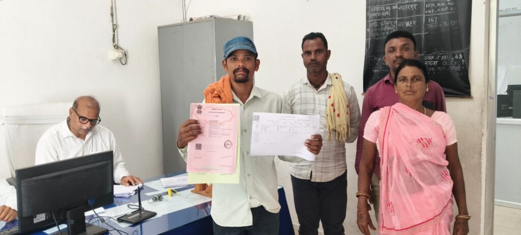रजिस्ट्री के साथ नामांतरण ने बचाया समय, किसान चंद्रशेखर को नहीं लगाने पड़े अलग से कार्यालय के चक्कर… ऑटोम्यूटेशन से आसान हुई नामांतरण प्रक्रिया, पंजीयन के बाद स्वतः राजस्व अभिलेखों में दर्ज हुआ नाम.