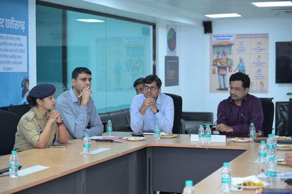 शहर के समग्र विकास और बेहतर प्रबंधन के लिए कार्ययोजना तैयार करने के निर्देश…. प्रमुख सचिव श्री सोनमणि बोरा ने किया आईटीएमएस वार रूम का निरीक्षण.